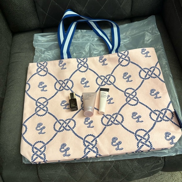 New Estée Lauder goodie bag (robbed)…unopened product with bag - Picture 6 of 6